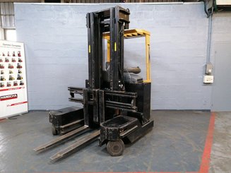 Multi-directional retractable mast reach truck Caterpillar NRM20K