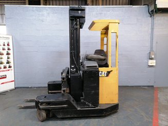 Multi-directional retractable mast reach truck Caterpillar NRM20K