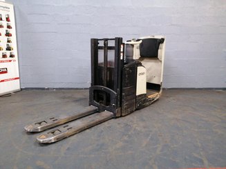 Stacker truck with folding platform Crown DT3040