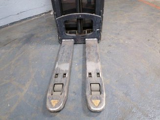 Stacker truck with folding platform Crown DT3040