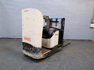 Stacker truck with folding platform Crown DT3040