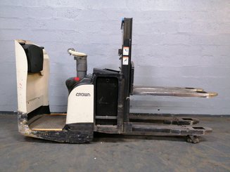 Stacker truck with folding platform Crown DT3040