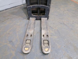 Stacker truck with folding platform Crown DT3040