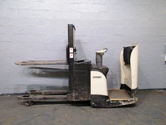 Stacker truck with folding platform Crown DT3040