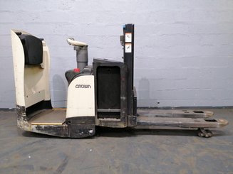 Stacker truck with folding platform Crown DT3040