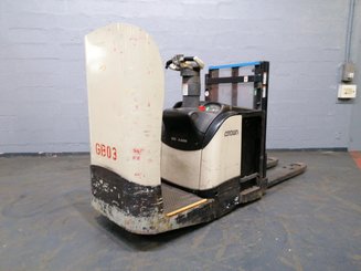 Stacker truck with folding platform Crown DT3040