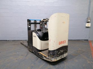 Stacker truck with folding platform Crown DT3040
