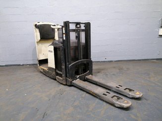 Stacker truck with folding platform Crown DT3040