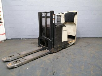Stacker truck with folding platform Crown DT3040