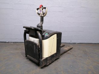 Stand-on pallet truck Crown WP2330S - 4