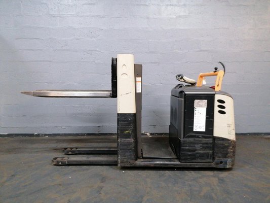 Low-level order picker Crown GPC3045 - 1