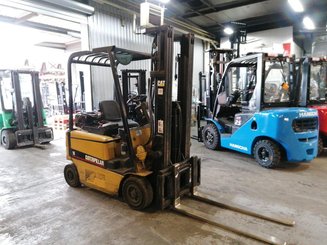 Four wheel front forklift Caterpillar EP16K - 2