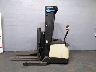 Straddle stacker Crown SHR5540-1.6
