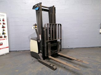 Straddle stacker Crown SHR5540-1.6 - 1