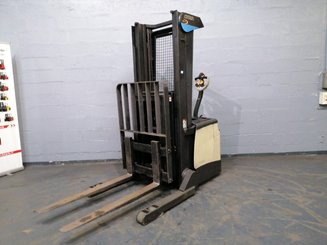 Straddle stacker Crown SHR5540-1.6 - 6