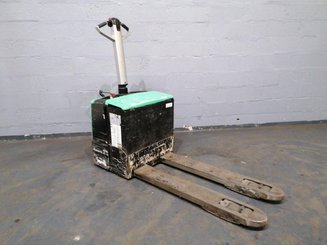 Pedestrian pallet truck Caterpillar NPP20M