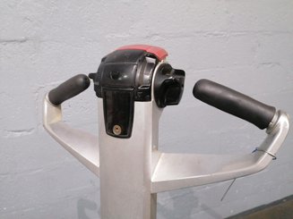 Pedestrian pallet truck Caterpillar NPP20M