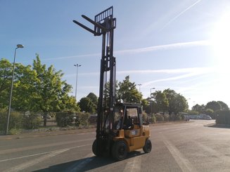 Four wheel front forklift Caterpillar GP40KL
