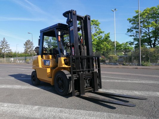 Four wheel front forklift Caterpillar GP40KL - 1