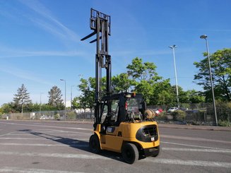 Four wheel front forklift Caterpillar GP40KL