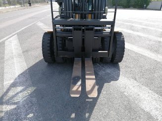 Four wheel front forklift Caterpillar GP40N - 8