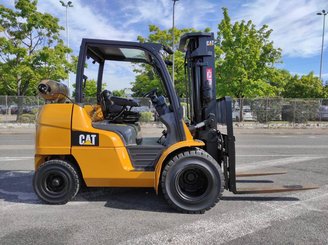 Four wheel front forklift Caterpillar GP40N