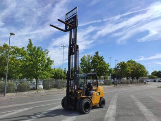 Four wheel front forklift Caterpillar GP40N - 2