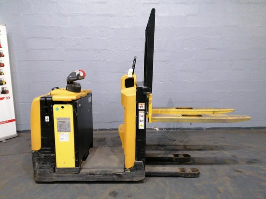 Low-level order picker Yale MO10L - 1