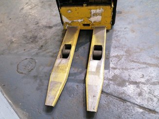 Low-level order picker Yale MO10L