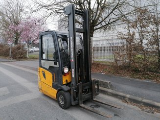 Three wheel front forklift Jungheinrich EFG215