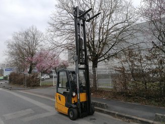 Three wheel front forklift Jungheinrich EFG215 - 1