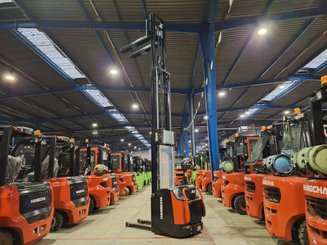 Stacker truck with folding platform Hangcha CDD16-AZ3S