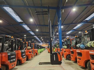 Stacker truck with folding platform Hangcha CDD16-AZ3S
