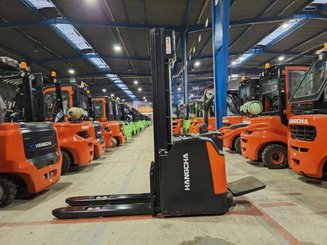 Stacker truck with folding platform Hangcha CDD16-AZ3S