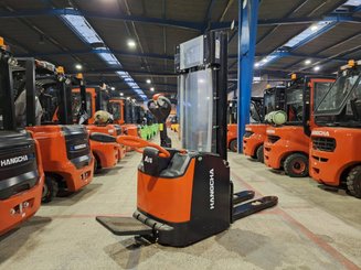 Stacker truck with folding platform Hangcha CDD16-AZ3S