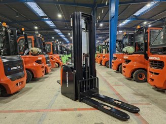 Stacker truck with folding platform Hangcha CDD16-AZ3S