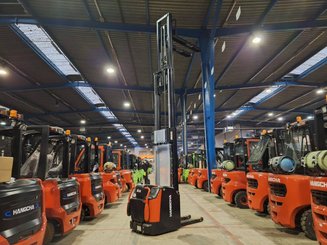 Stacker truck with folding platform Hangcha CDD16-AZ3S