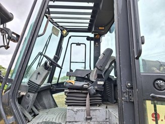 Four wheel front forklift Yale GLP 90 DB - 4