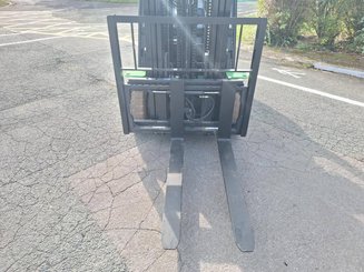 Four wheel front forklift Hangcha XC30i - 13