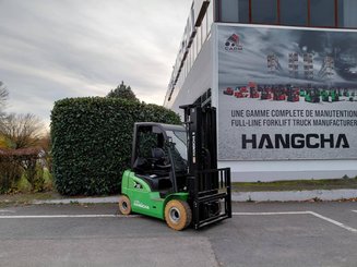 Four wheel front forklift Hangcha XC30i - 1