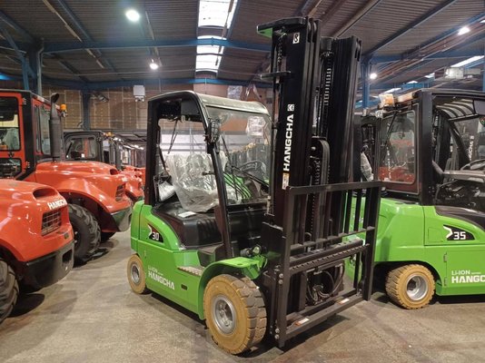 Four wheel front forklift Hangcha XC30i - 1