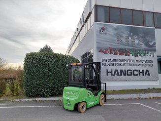 Four wheel front forklift Hangcha XC30i