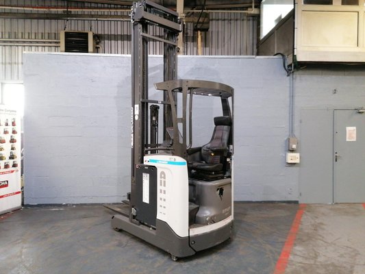 Reach truck UniCarriers COMPACT UND140 - 1