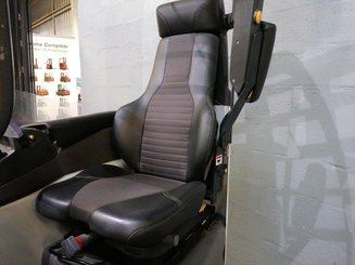 Reach truck UniCarriers COMPACT UND140 - 8