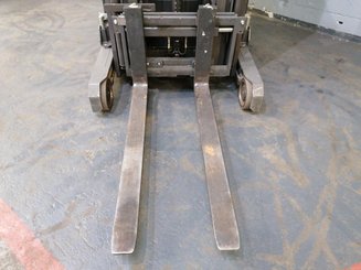 Reach truck UniCarriers COMPACT UND140 - 7