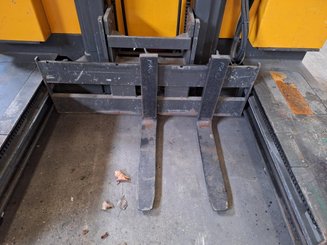 Multi-directional pallet stacker FAC 4VR 2510