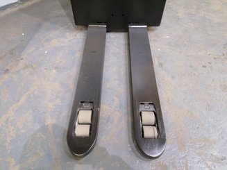 Low-level order picker Caterpillar NPR20N