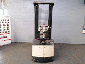 Straddle stacker Crown SHR5520-1.1 - 3