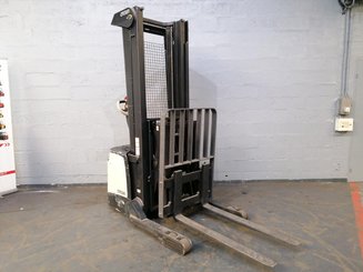 Straddle stacker Crown SHR5520-1.1