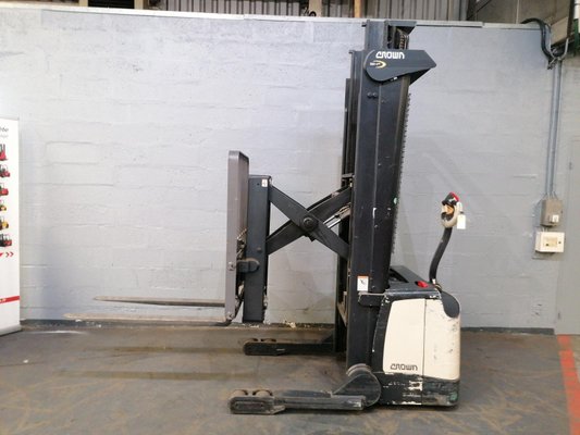 Straddle stacker Crown SHR5520-1.1 - 1